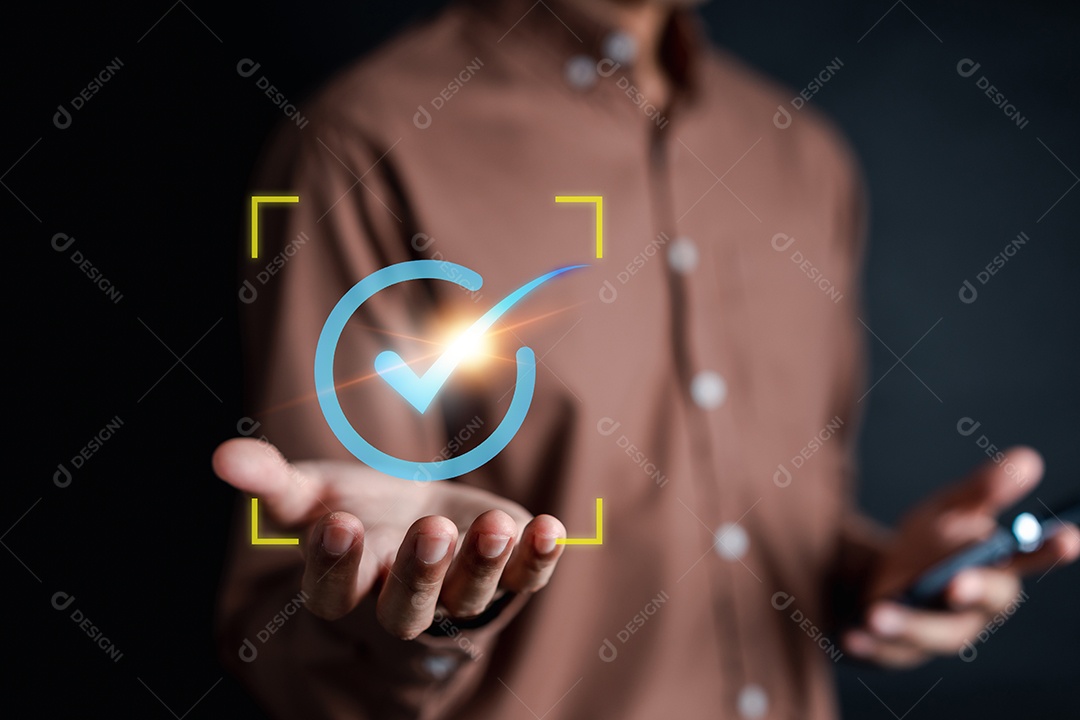 Gestão da qualidade com garantia de qualidade ou QA e controle de qualidade ou QC e melhoria.