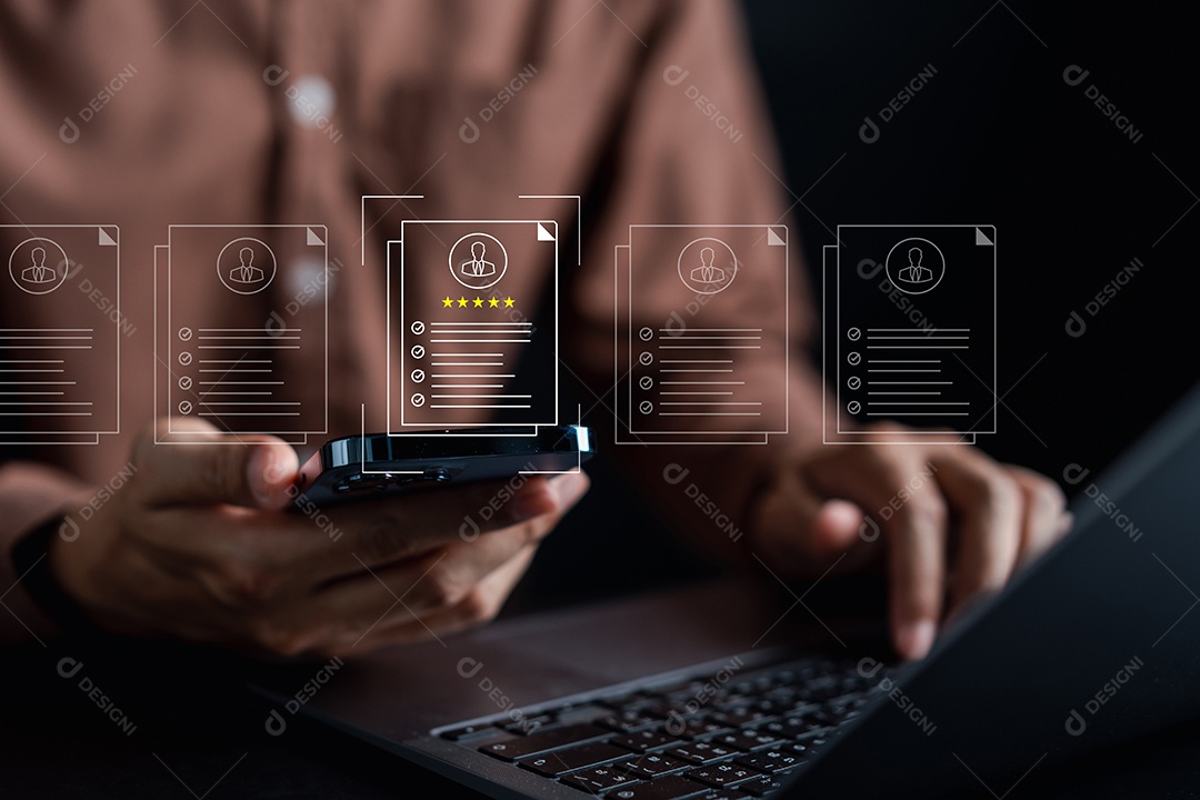 Conceito de pesquisa de feedback de satisfação de revisão do cliente, o usuário avalia a experiência de serviço no aplicativo on-line
