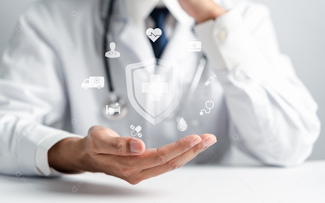 Mão do médico segurando o sinal de mais para oferecer algo positivo do conceito de seguro e garantia.