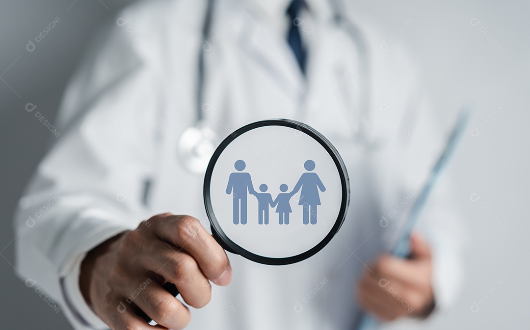 Médico de uniforme com proteção de mão de estetoscópio família virtual