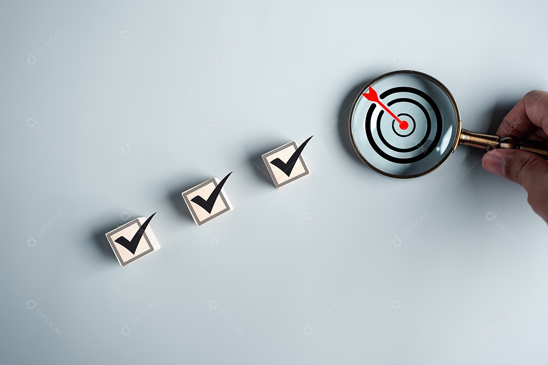 Lista de verificação Gerenciamento de qualidade com garantia de qualidade ou QA e controle de qualidade ou QC e melhoria.