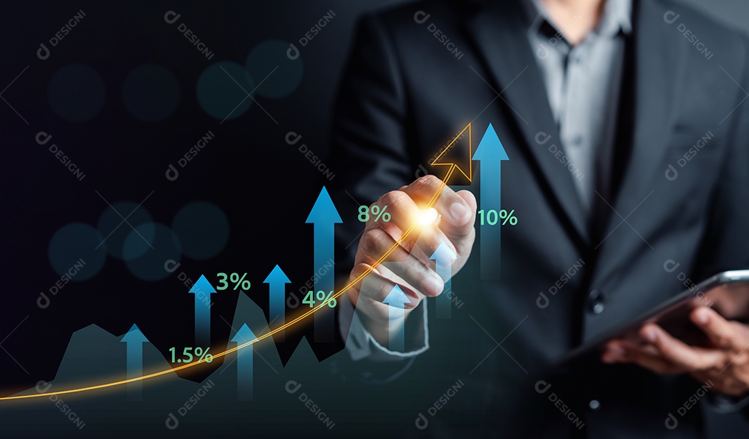 Empresário desenhando o crescimento aumentando o conceito de economia de finanças