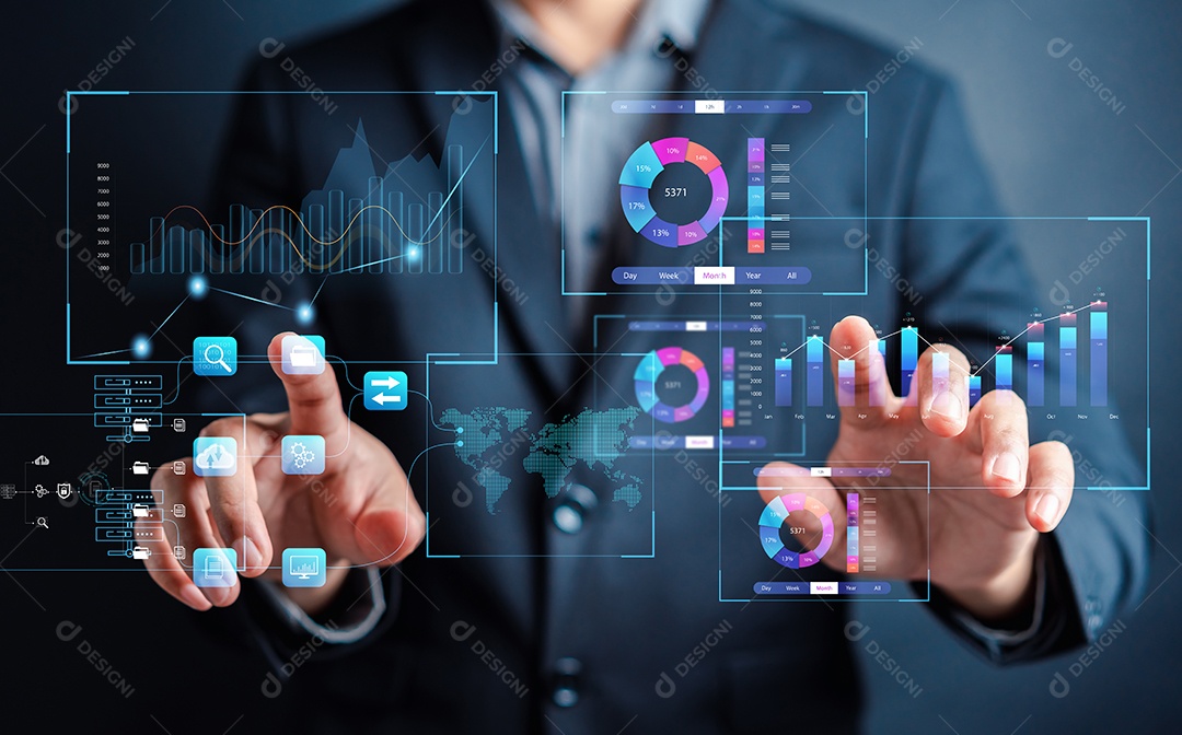 Analista trabalhando em Business Analytics e Sistema de Gerenciamento de Dados para fazer relatório com KPI e métricas conectadas ao banco de dados.