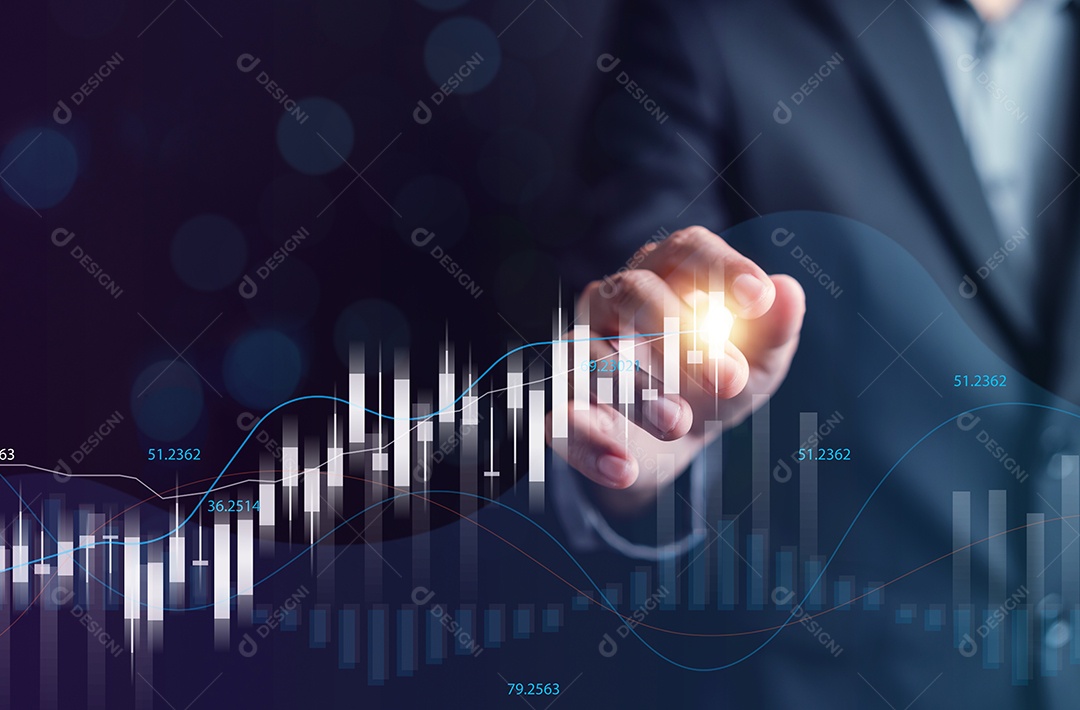 Empresário desenhando gráfico de linhas para aumentar a economia de finanças de investimento de seta.