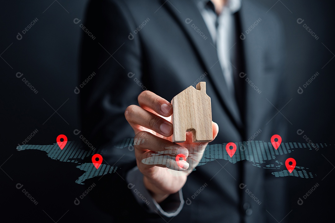 Aumento do valor dos imóveis. Empresário construindo e encontrando localização