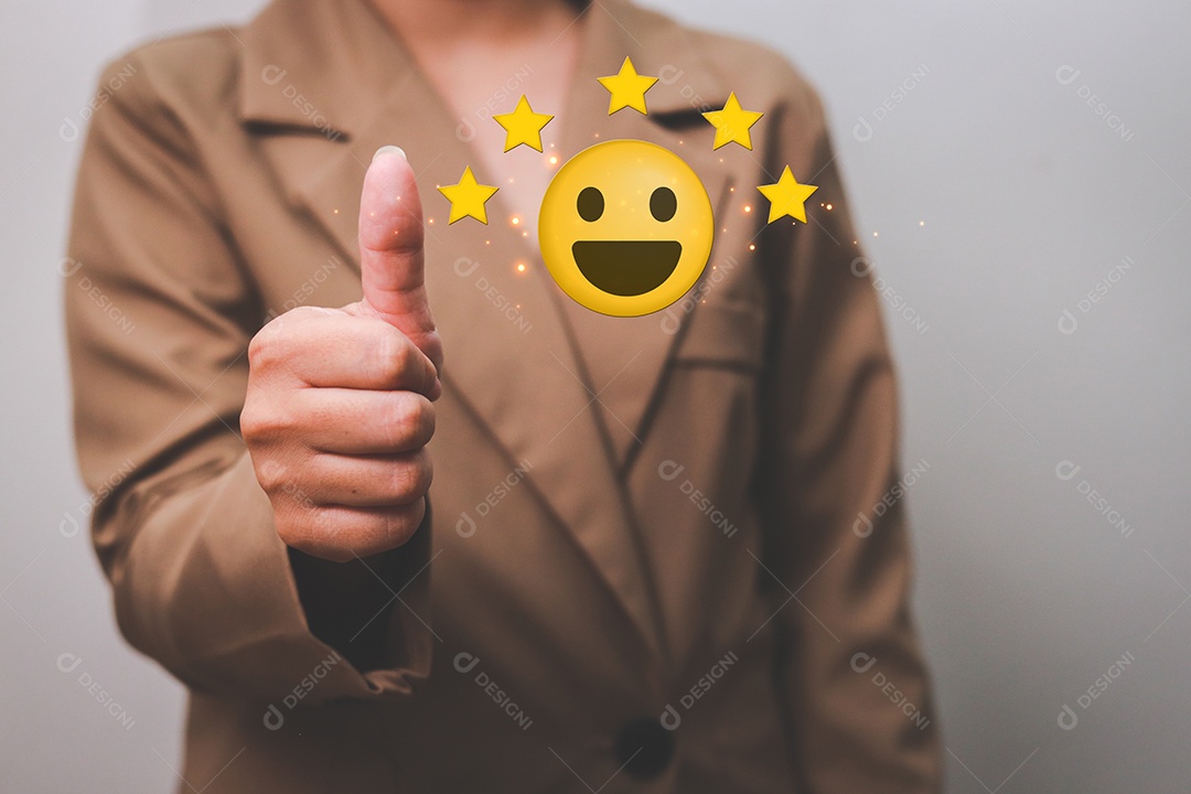 Satisfação do cliente com o ícone de feedback de classificação de cinco estrelas de ouro