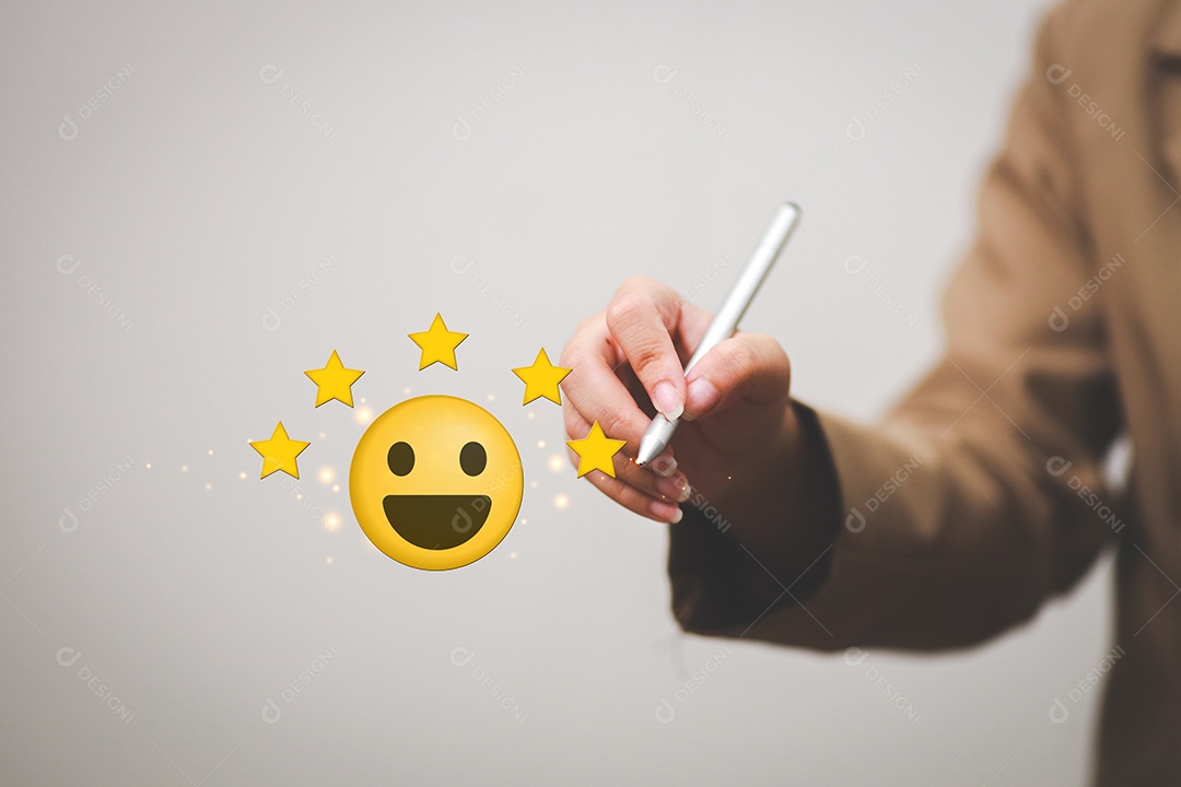 Satisfação do cliente com o ícone de feedback de classificação de cinco estrelas de ouro