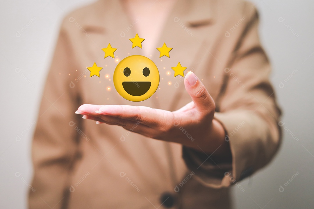 Satisfação do cliente com o ícone de feedback de classificação de cinco estrelas de ouro