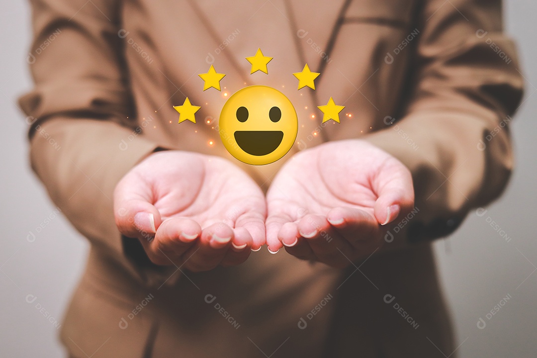 Satisfação do cliente com o ícone de feedback de classificação de cinco estrelas de ouro