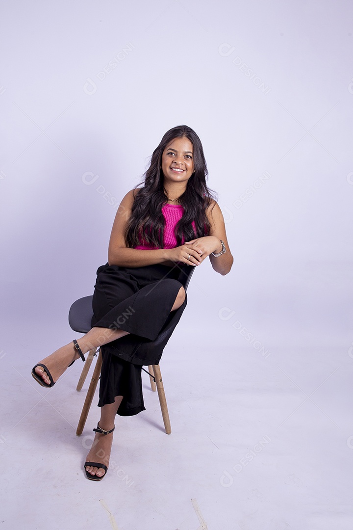 Linda mulher jovem garota sobre fundo isolado branco