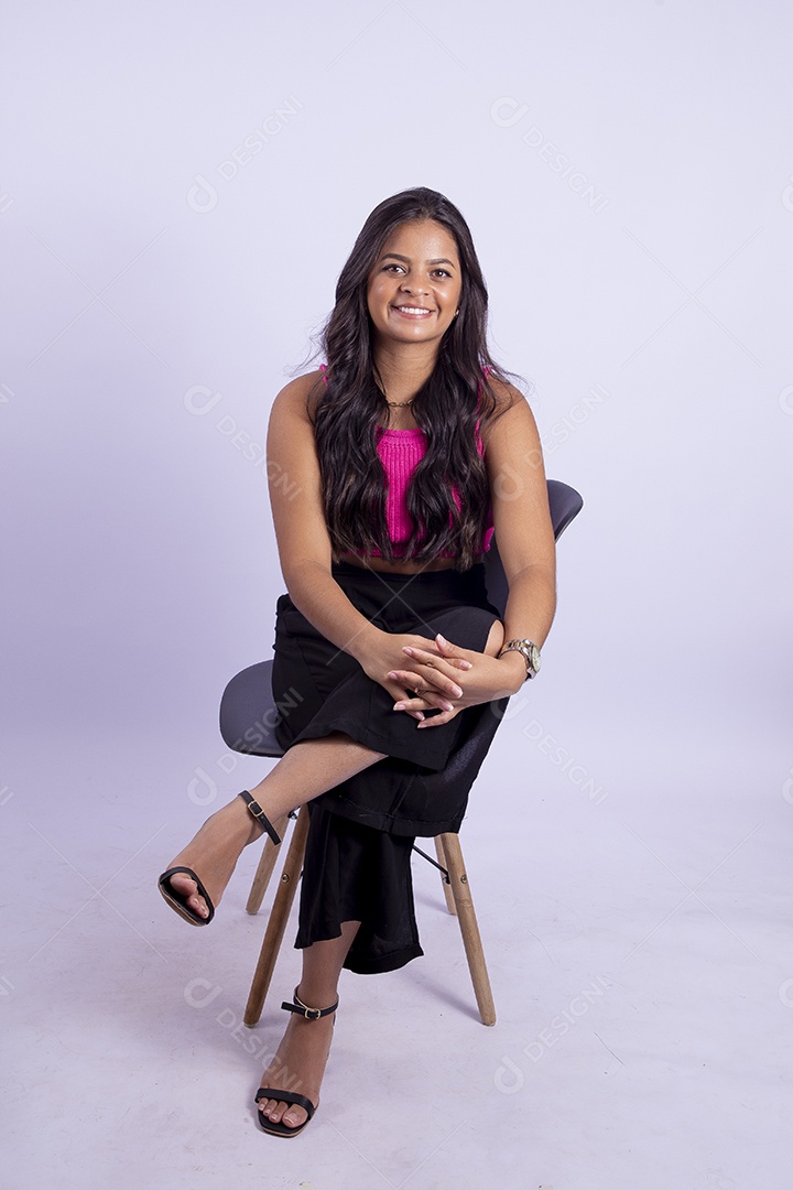 Linda mulher jovem garota sobre fundo isolado branco