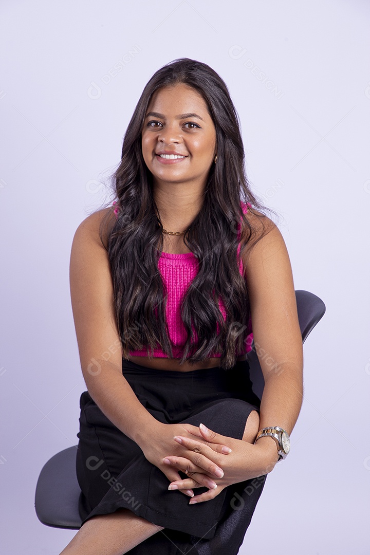 Linda mulher jovem garota sobre fundo isolado branco