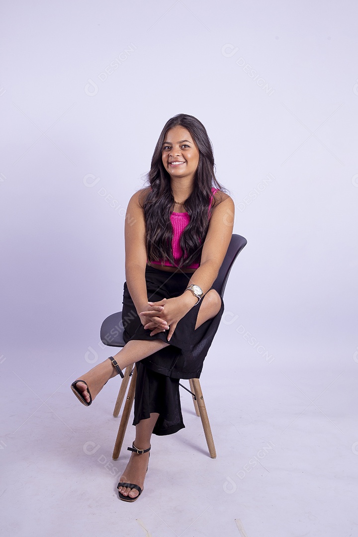 Linda mulher jovem garota sobre fundo isolado branco