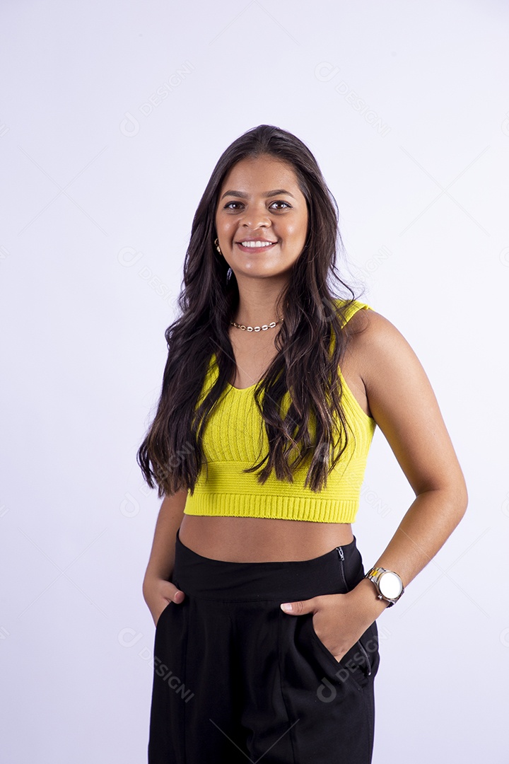 Linda mulher jovem garota sobre fundo isolado branco