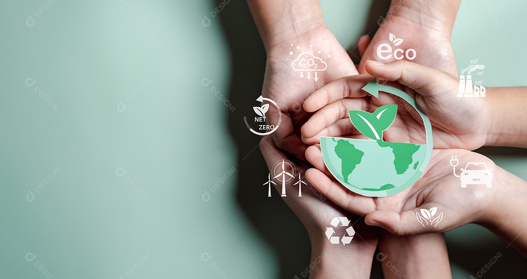 Mãos segurando ESG Ambiental, ambiental, social e governança em negócios sustentáveis ​​e éticos na conexão da Rede.