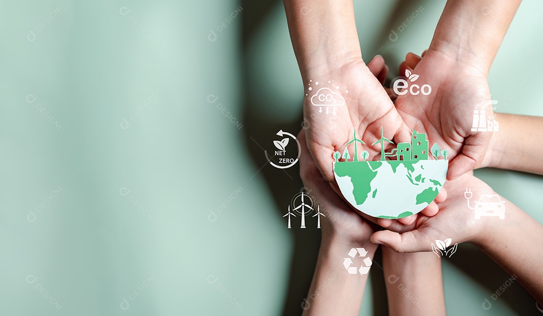 Mãos segurando ESG Ambiental, ambiental, social e governança em negócios sustentáveis ​​e éticos na conexão da Rede.