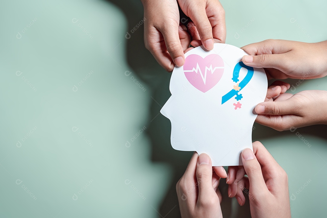 Pai, mãe, crianças segurando quebra-cabeça apoio familiar de transtorno do espectro do autismo.