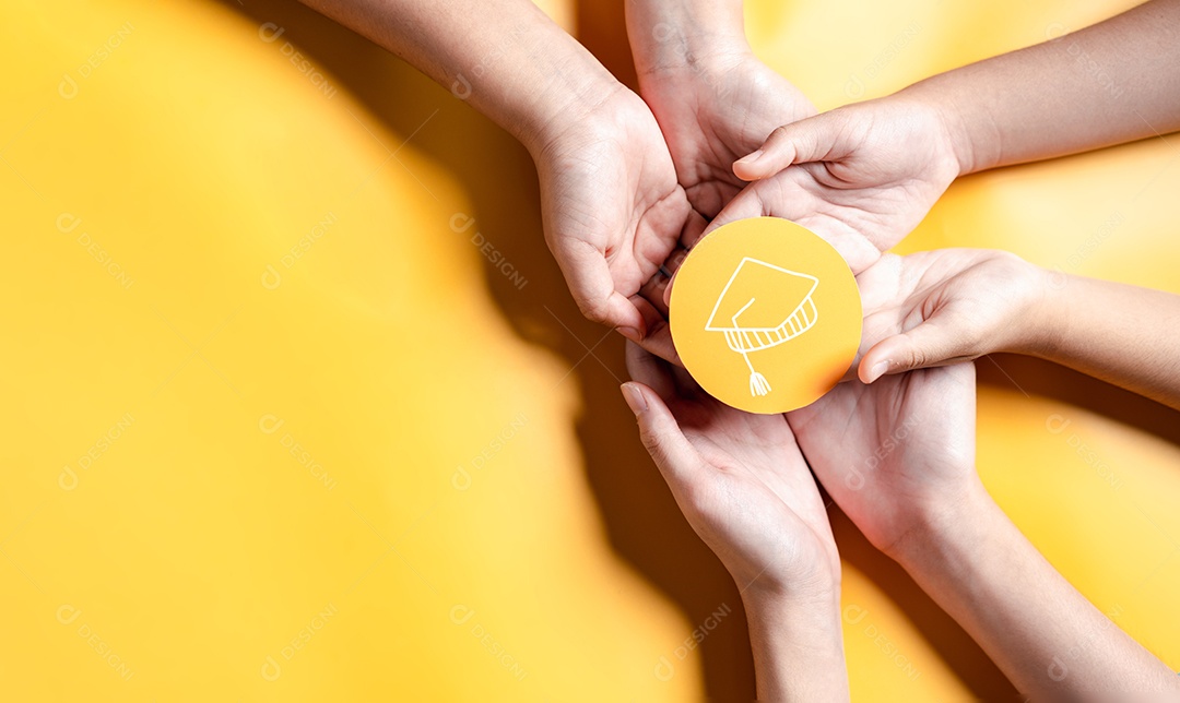 Conceito de formatura. Aprender educar, estudar conhecimento para ideias