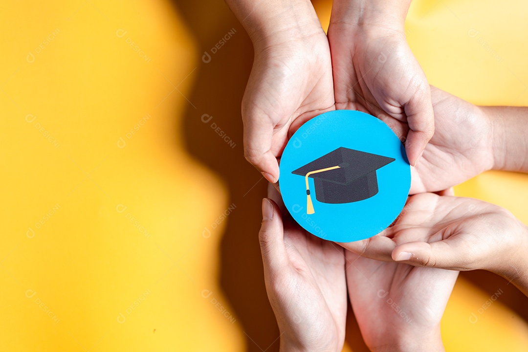 Conceito de formatura. Aprender educar, estudar conhecimento para ideias