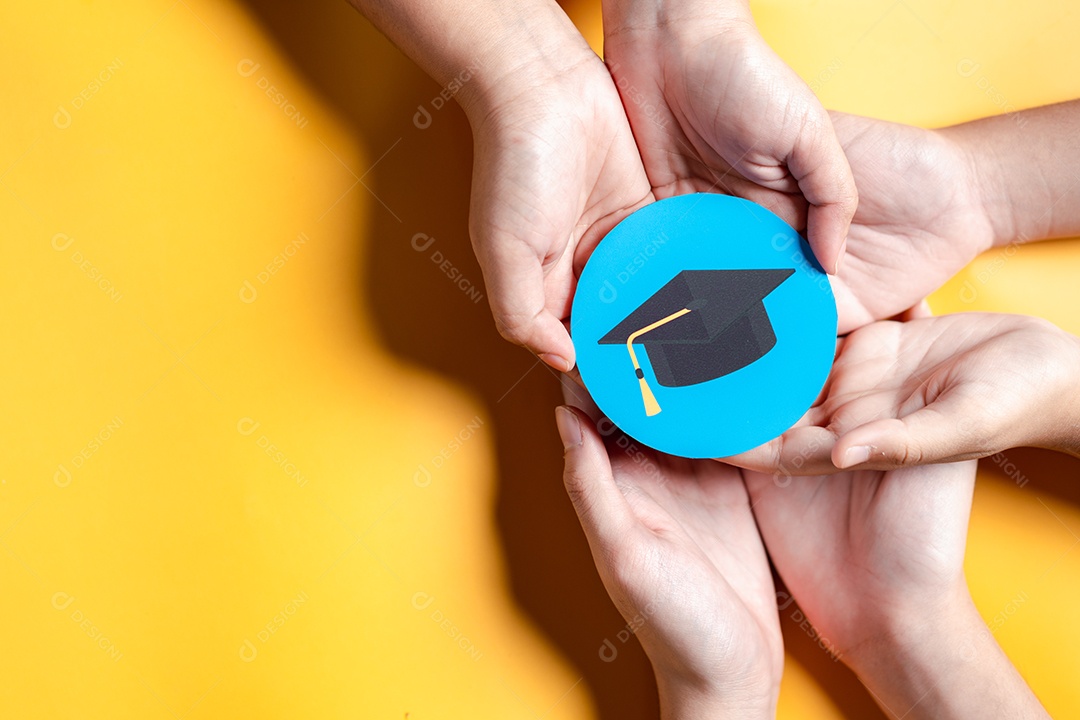 Conceito de formatura. Aprender educar, estudar conhecimento para ideias