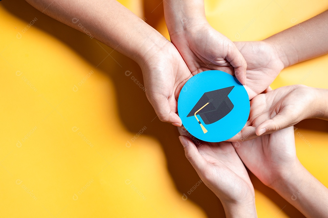 Conceito de formatura. Aprender educar, estudar conhecimento para ideias