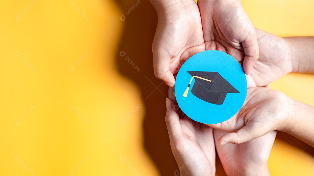 Conceito de formatura. Aprender educar, estudar conhecimento para ideias