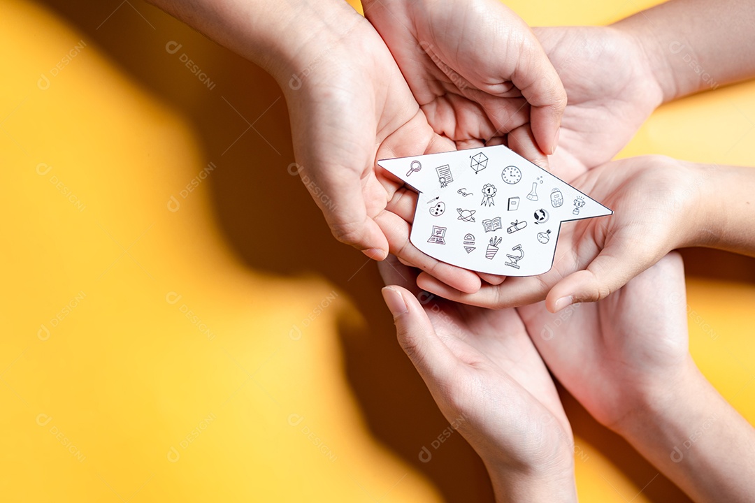 Conceito de formatura. Aprender educar, estudar conhecimento para ideias