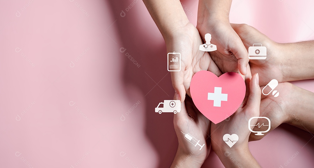Mãos segurando corte de papel de gota de sangue, dia mundial do doador de sangue