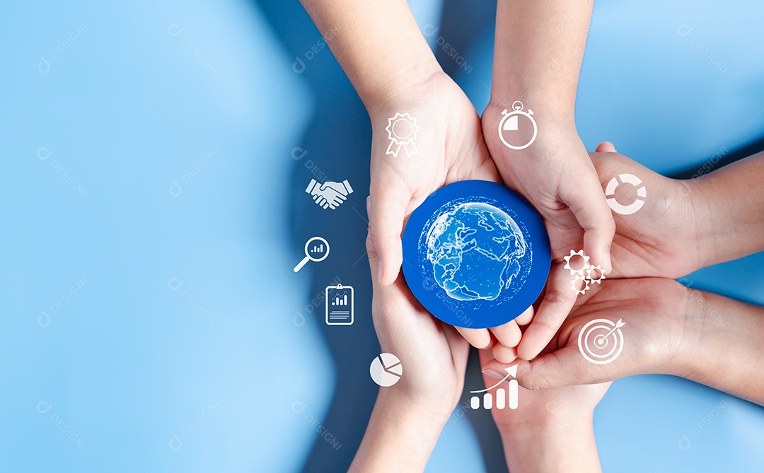 Mãos segurando liderança de desenvolvimento de planejamento de metas de negócios