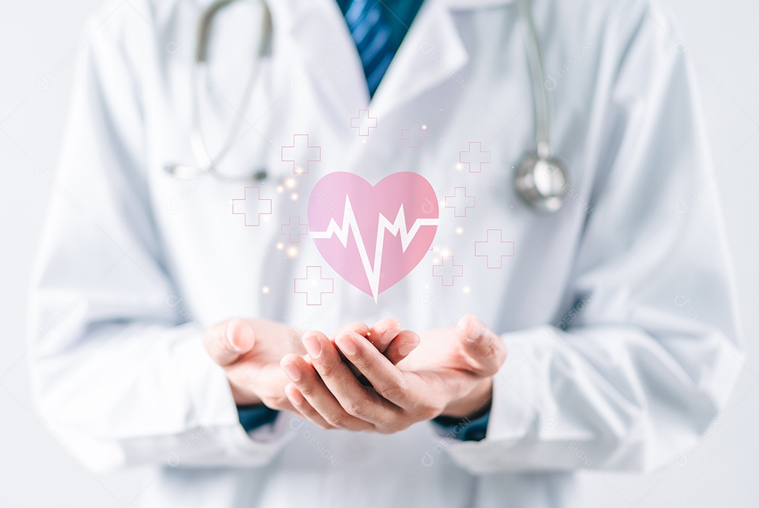 Médico de jaleco branco segurando ícone de batimento cardíaco para conceito de símbolo de seguro de saúde