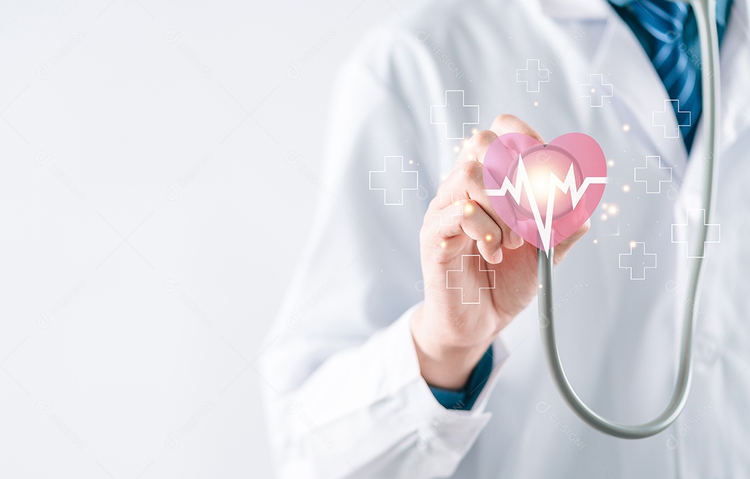 Médico de jaleco branco segurando ícone de batimento cardíaco para conceito de símbolo de seguro de saúde