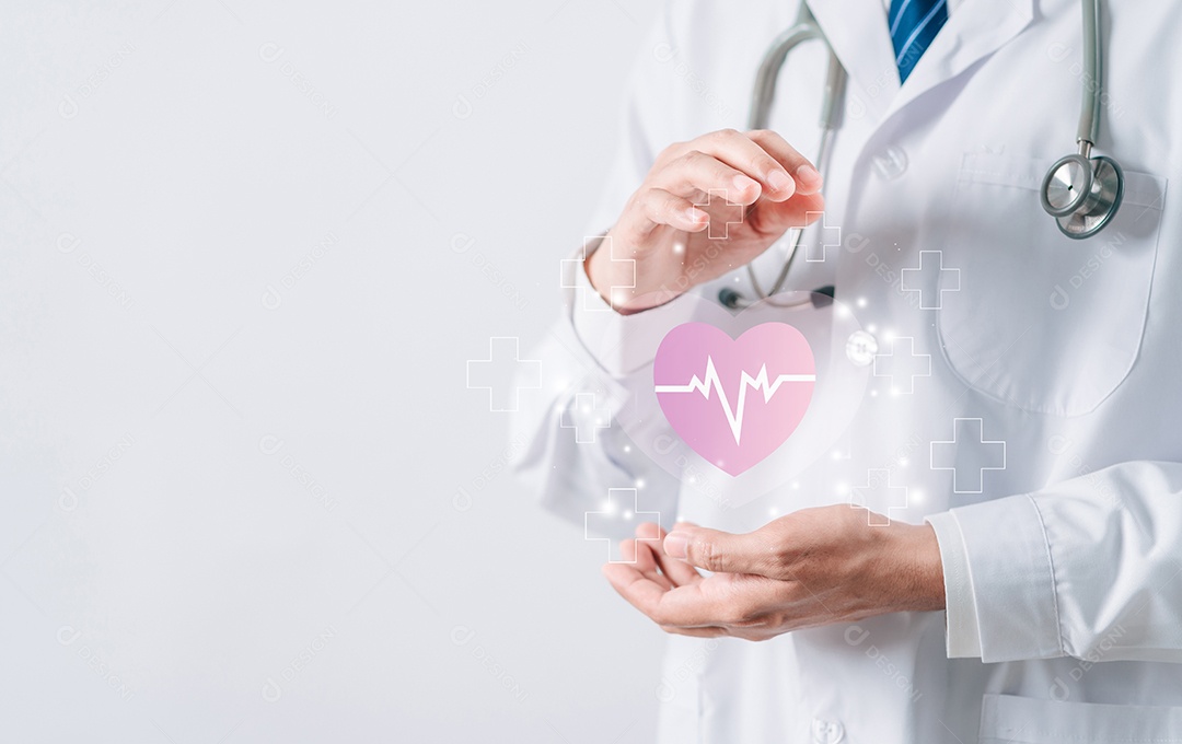 Médico de jaleco branco segurando ícone de batimento cardíaco para conceito de símbolo de seguro de saúde