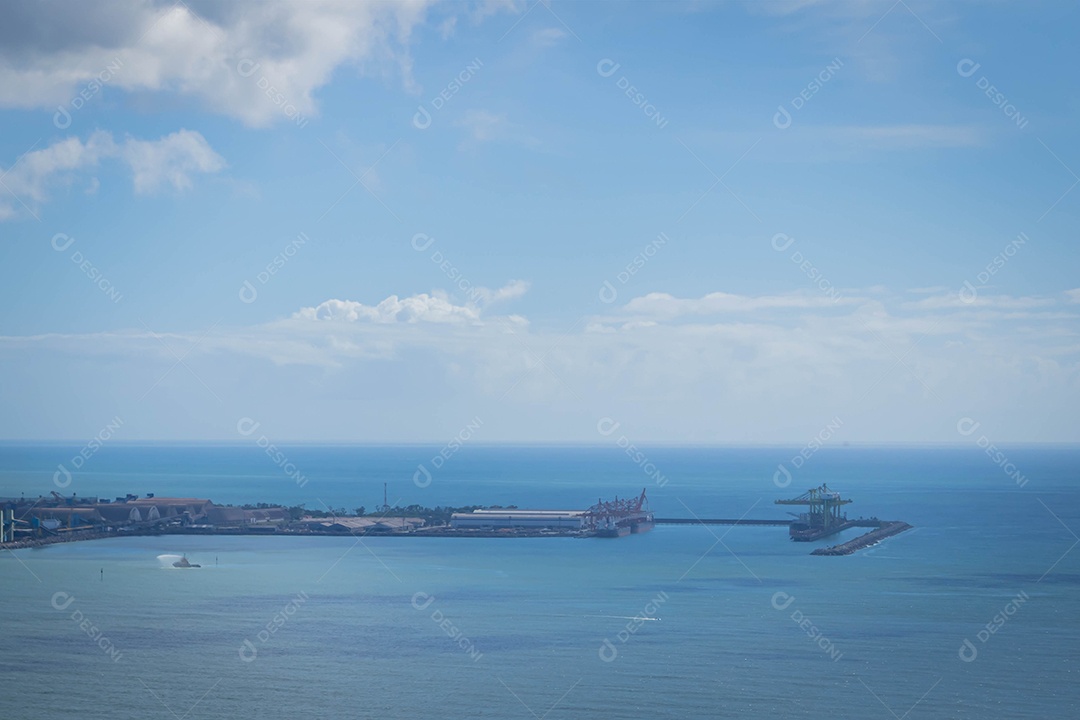 Vista do Shark Harbour do alto do Morro do Moreno. Espírito Santo, Brasil.