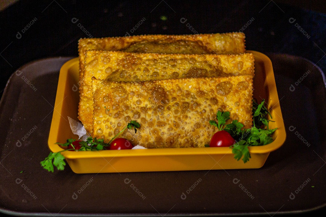 Pasteis quente saboroso e frito