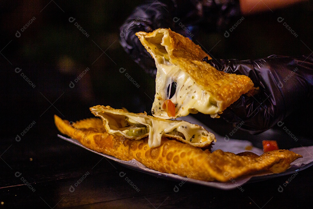 Pasteis quente saboroso e frito