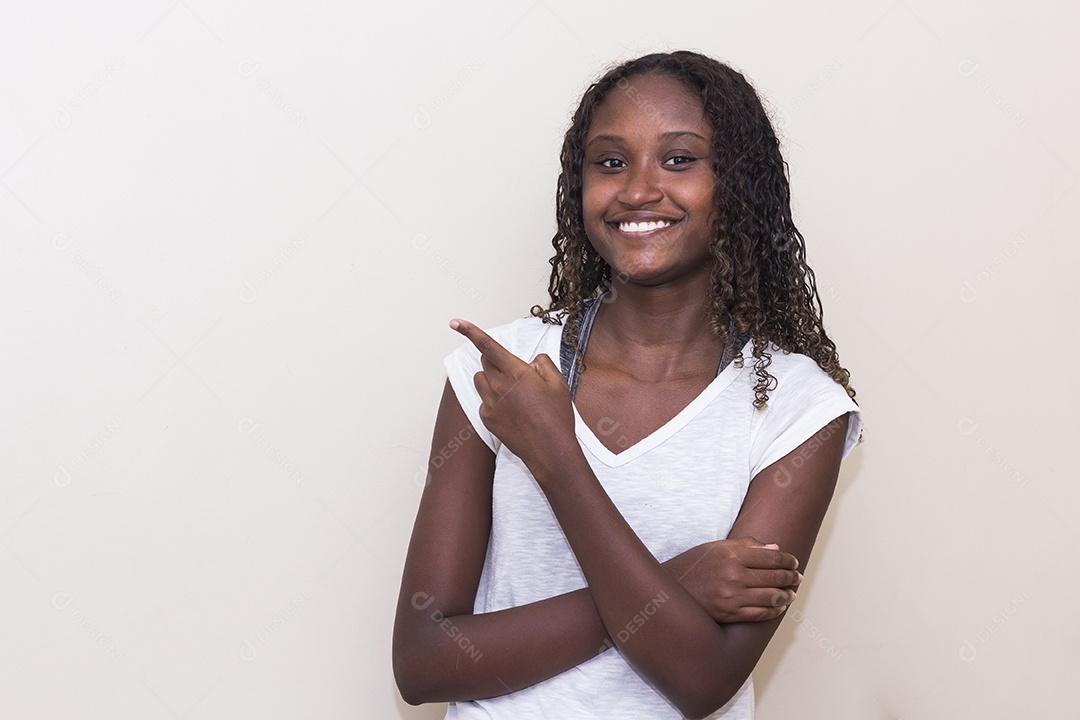 Menina jovem sorridente