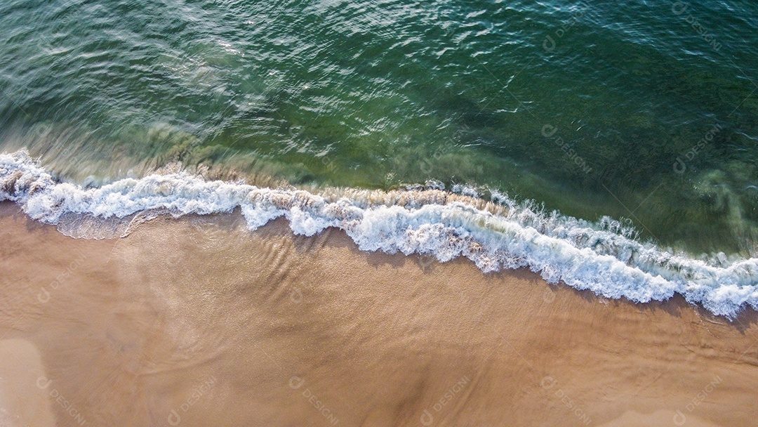 Imagem aérea da praia de Copacabana, no Rio de Janeiro, Brasil.