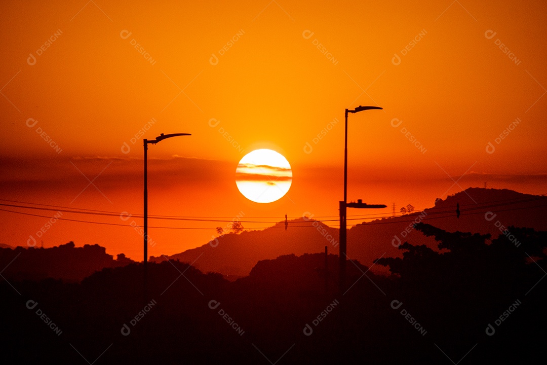 pôr do sol visto da região portuária do