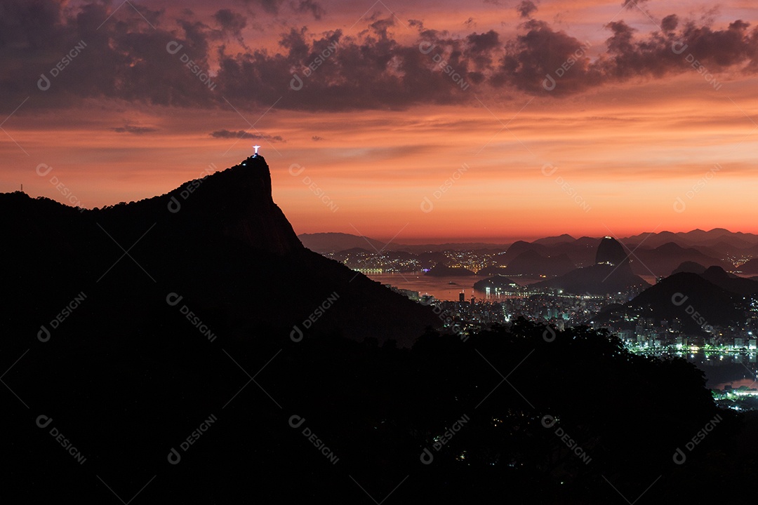 amanhecer em vista chinesa no Rio de Janeiro.