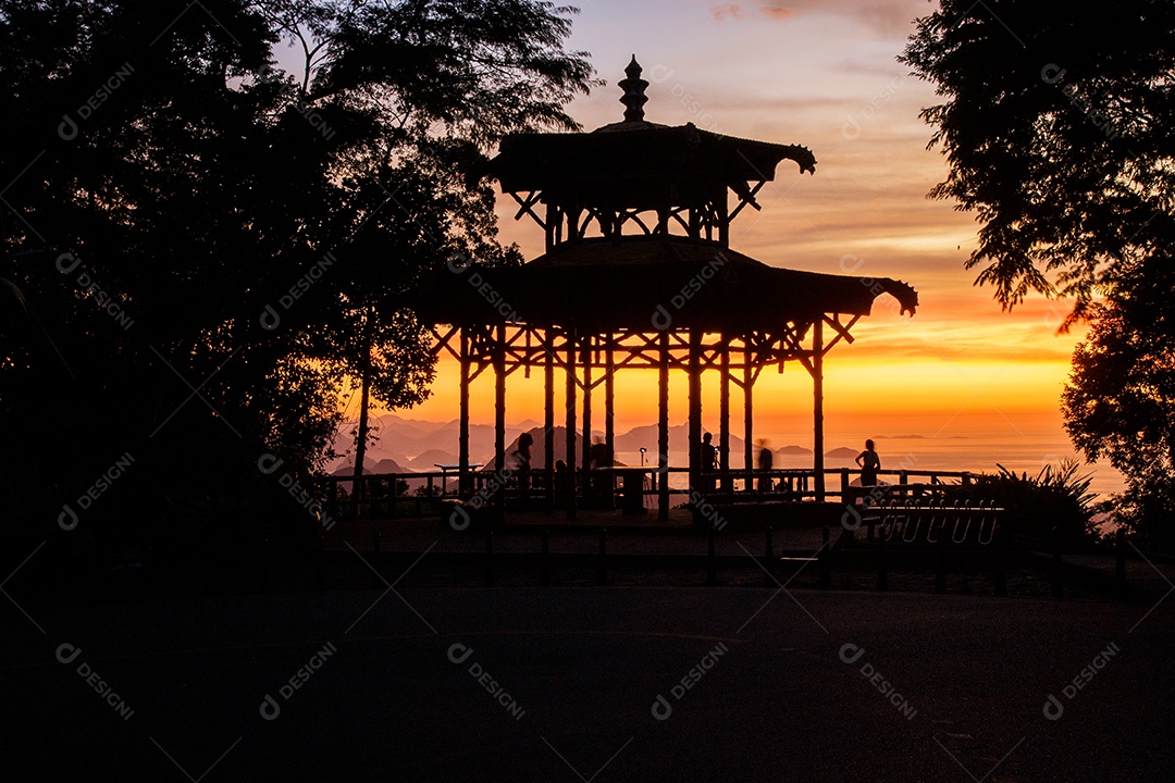 amanhecer em vista chinesa no Rio de Janeiro.