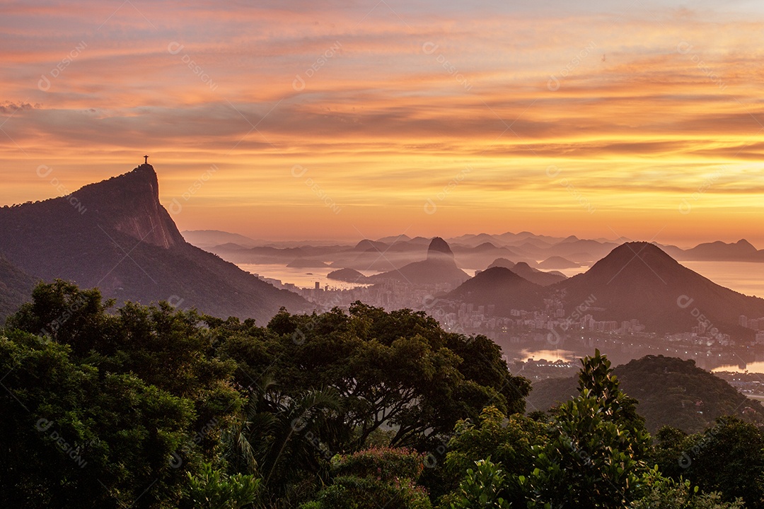 amanhecer em vista chinesa no Rio de Janeiro.