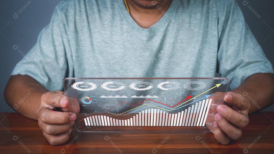 Imagem de holograma de um gráfico de velas de um telefone na mão de uma pessoa. Ofereça negociação, ideias de investimento