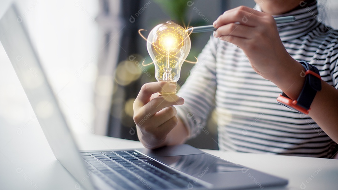 Ideias de negócios de desenvolvimento cerebral, empresários mostram ideias criativas para modernizar os processos de trabalho do cérebro