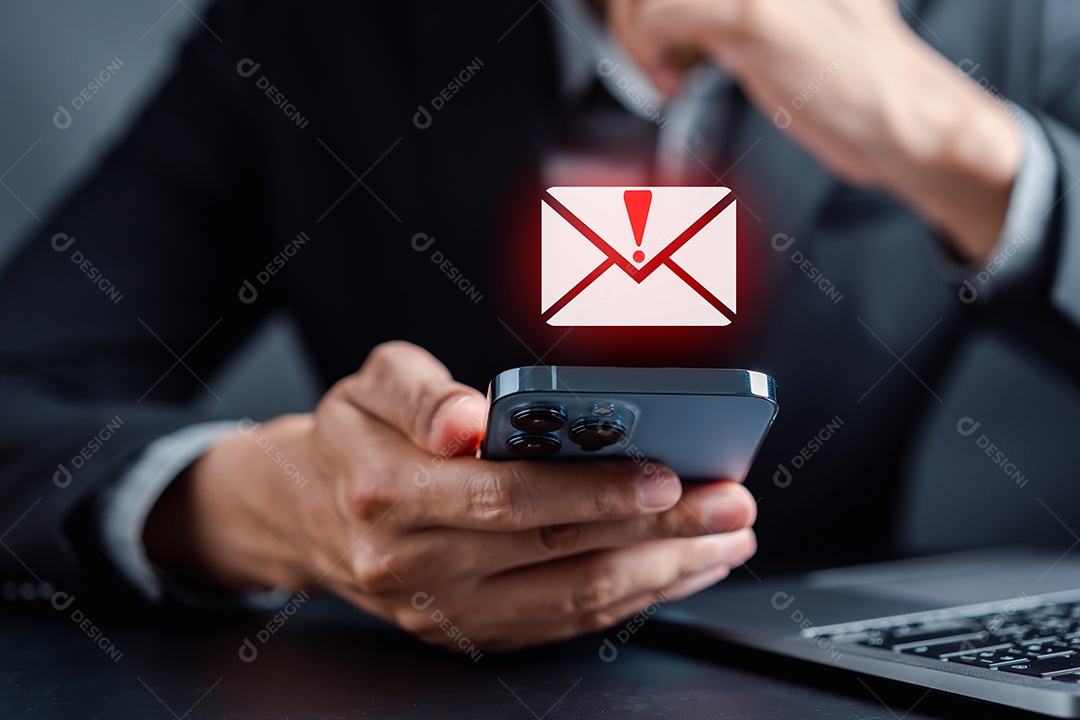 Sinal de alerta de vírus de spam por e-mail para notificação sobre proteção de segurança de cartas na Internet