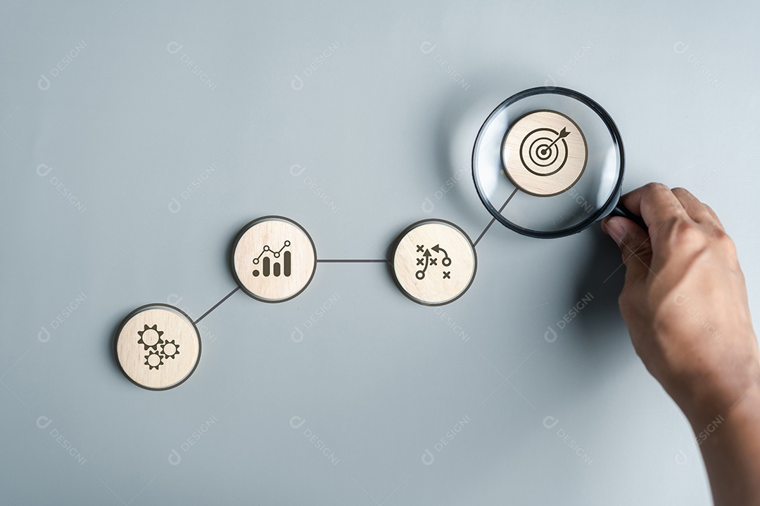 Conceito de realização de sucesso de crescimento de negócios, liderança de desenvolvimento de planejamento e grupo-alvo de clientes