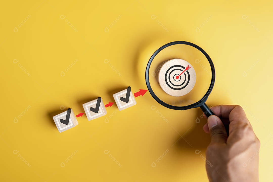 Lista de verificação Gerenciamento de qualidade com garantia de qualidade ou QA e controle de qualidade ou QC e melhoria.