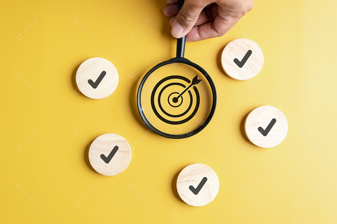 Lista de verificação Gerenciamento de qualidade com garantia de qualidade ou QA e controle de qualidade ou QC e melhoria.