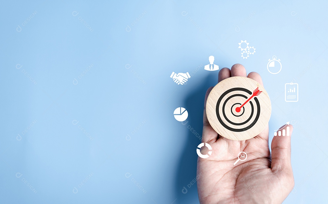 Objetivo da mão para direcionar o ícone que para planejar a liderança do desenvolvimento e o conceito de grupo-alvo do cliente.