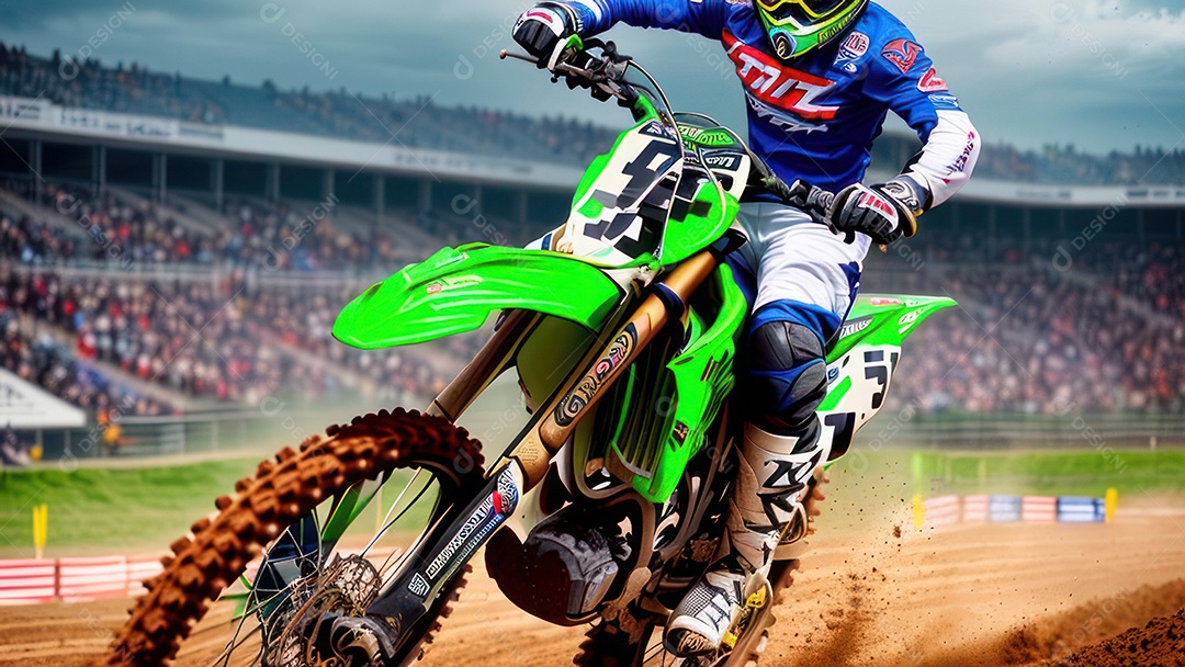 Pessoa jovem pilotando moto de motocross.