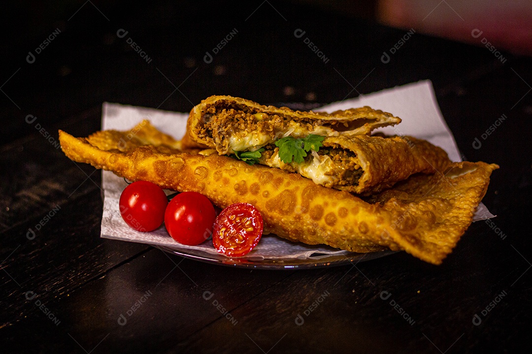 Pasteis quente saboroso e frito